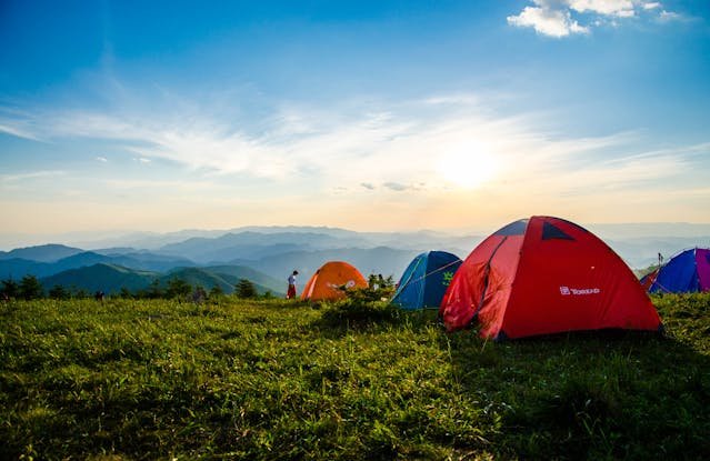 Tiendas de campaña resistentes y cómodas para disfrutar al máximo tus escapadas al aire libre